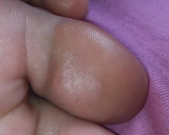 Raposinha Feet aka raposinhafeet Foot Fetish - 07-14-2021 OnlyFans Video - Olha essa sequência de super close 4k no meu calcanhar e um vídeo em câmera macro