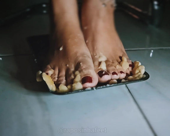 Raposinha Feet aka raposinhafeet Foot Fetish - 02-17-2020 OnlyFans Video - O primeiro de muitos vídeos a serem postados aqui