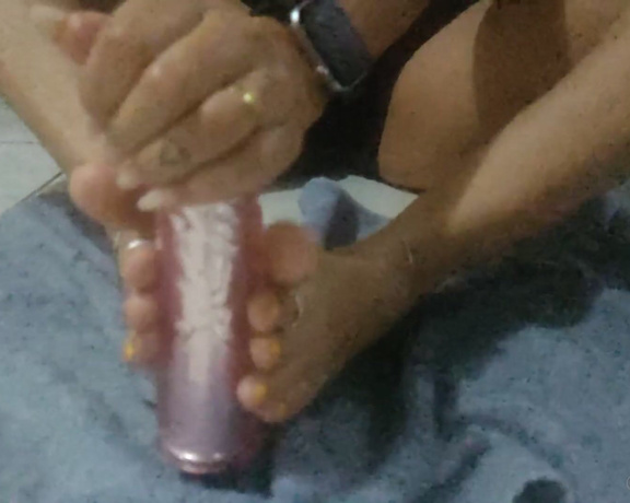 Raposinha Feet aka raposinhafeet Foot Fetish - 02-15-2021 OnlyFans Video - Brincando um pouquinho, aposto que você adoraria ser meu brinquedinho  Playing a little and I