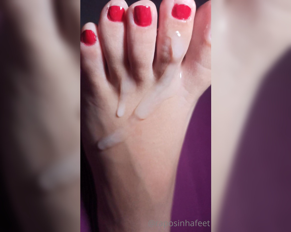 Raposinha Feet aka raposinhafeet Foot Fetish - 03-16-2021 OnlyFans Video - Pack do pezinho gozado bem fresquinho pra vocês, alguém aqui toparia limpar com a língua