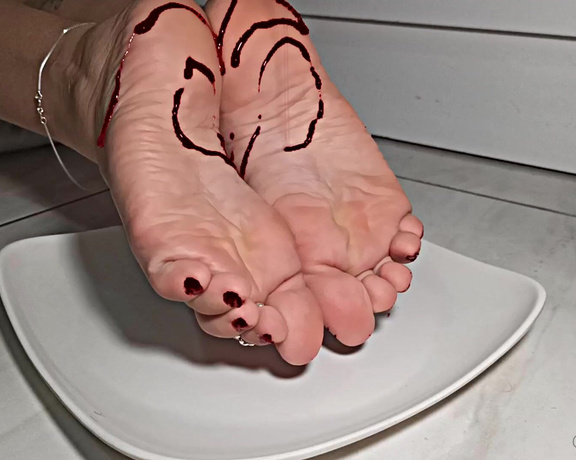 Raposinha Feet aka raposinhafeet Foot Fetish - 04-05-2021 OnlyFans Video - Vocês gostam de chocolate E pezinhos com chocolate  _ Do you like chocolate What about