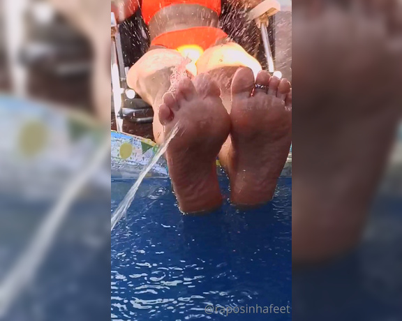 Raposinha Feet aka raposinhafeet Foot Fetish - 01-19-2022 OnlyFans Video - Pack da Piscininha _ Parte 2 _ Photo Pack Swimming pool _ Part 2