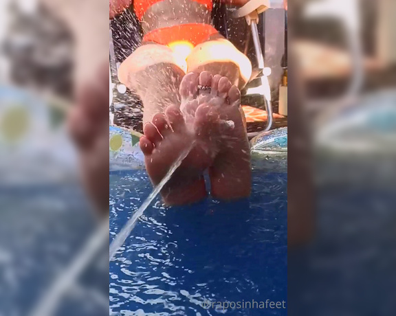 Raposinha Feet aka raposinhafeet Foot Fetish - 01-19-2022 OnlyFans Video - Pack da Piscininha _ Parte 2 _ Photo Pack Swimming pool _ Part 2