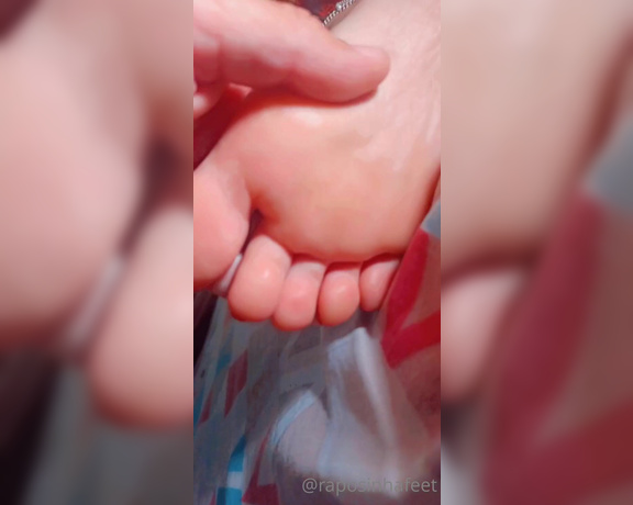 Raposinha Feet aka raposinhafeet Foot Fetish - 01-25-2022 OnlyFans Video - Tenho certeza que você já teve vontade de fazer isso com alguém  8 vídeos _