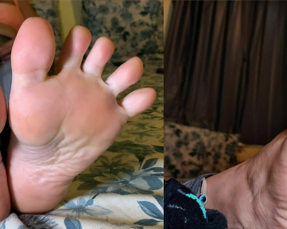 Raposinha Feet aka raposinhafeet Foot Fetish - 03-01-2023 OnlyFans Video - Brincando de abrir os dedinhos do pé em alta resolução e com dois ângulos pra você