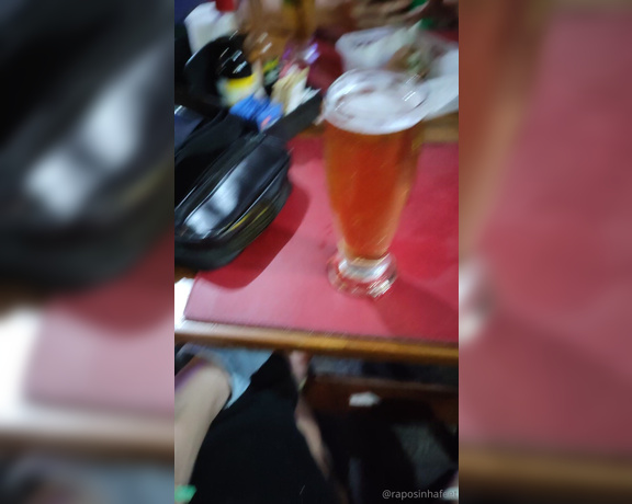 Raposinha Feet aka raposinhafeet Foot Fetish - 11-19-2023 OnlyFans Video - Você teria coragem de lamber meu pé sujinho em público num barzinho lotado Would you dare