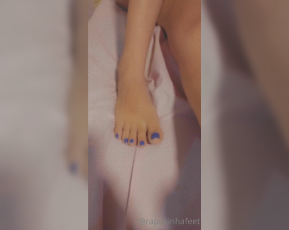 Raposinha Feet aka raposinhafeet Foot Fetish - 03-16-2022 OnlyFans Video - Ele é fissurado na minha sola, mas eu acho que ele tava querendo gravar outra coisa