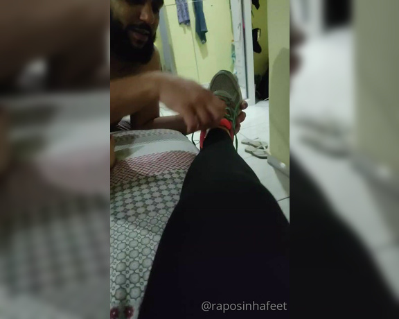 Raposinha Feet aka raposinhafeet Foot Fetish - 08-29-2020 OnlyFans Video - Can you imagine how it smell