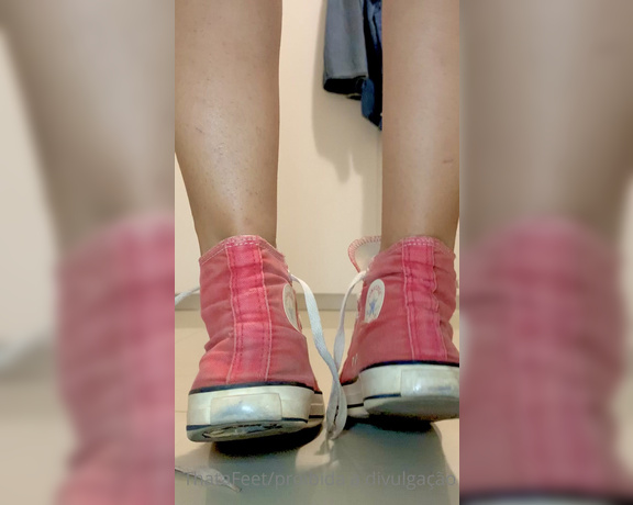 ThatAFeet aka . thatafeet Foot Fetish - 01-24-2021 OnlyFans Video - Uma tentativa de gravar de um lugar escondido kkk não deu muito certo  boa noite