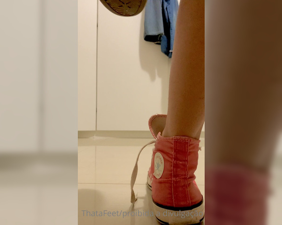 ThatAFeet aka . thatafeet Foot Fetish - 01-24-2021 OnlyFans Video - Uma tentativa de gravar de um lugar escondido kkk não deu muito certo  boa noite