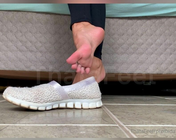 ThatAFeet aka . thatafeet Foot Fetish - 11-11-2021 OnlyFans Video - Tirando o tênis sem meia depois de pedalar