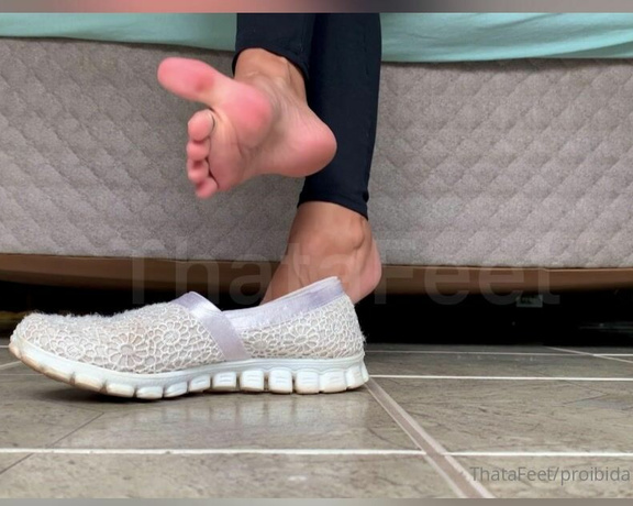 ThatAFeet aka . thatafeet Foot Fetish - 11-11-2021 OnlyFans Video - Tirando o tênis sem meia depois de pedalar