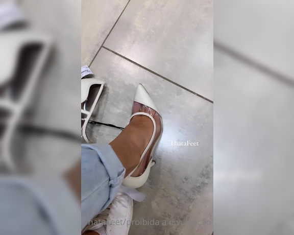 ThatAFeet aka . thatafeet Foot Fetish - 01-10-2022 OnlyFans Video - Calcei por um minuto  até embaçou