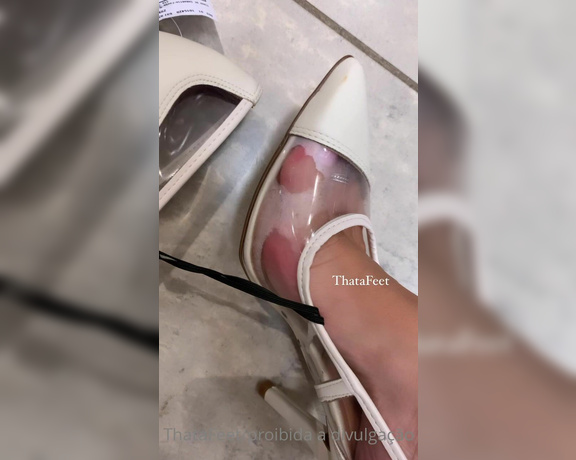 ThatAFeet aka . thatafeet Foot Fetish - 01-10-2022 OnlyFans Video - Calcei por um minuto  até embaçou