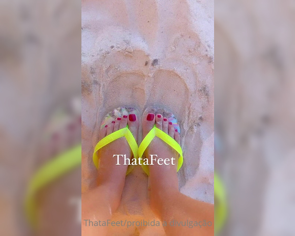 ThatAFeet aka . thatafeet Foot Fetish - 02-07-2023 OnlyFans Video - Brincando com areia  praia eh bom demais