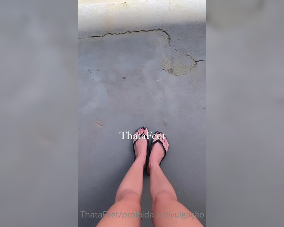 ThatAFeet aka . thatafeet Foot Fetish - 02-03-2023 OnlyFans Video - Quando vc ta na rua e seu chinelinho arrebenta