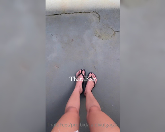 ThatAFeet aka . thatafeet Foot Fetish - 02-03-2023 OnlyFans Video - Quando vc ta na rua e seu chinelinho arrebenta