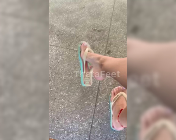 ThatAFeet aka . thatafeet Foot Fetish - 06-06-2023 OnlyFans Video - No banco da praça