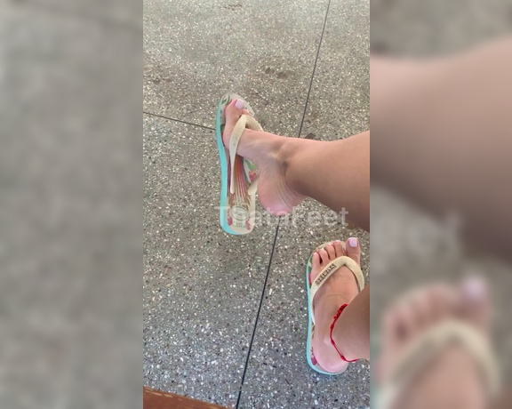 ThatAFeet aka . thatafeet Foot Fetish - 06-06-2023 OnlyFans Video - No banco da praça