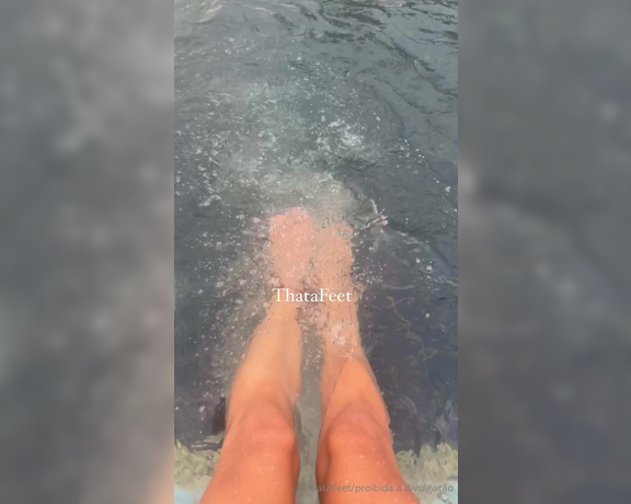 ThatAFeet aka . thatafeet Foot Fetish - 10-09-2023 OnlyFans Video - Enquanto isso na piscina