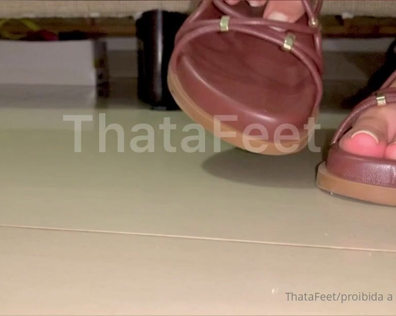 ThatAFeet aka . thatafeet Foot Fetish - 05-15-2023 OnlyFans Video - Depois de 12 horas com essa sandália, vamos ver como fica