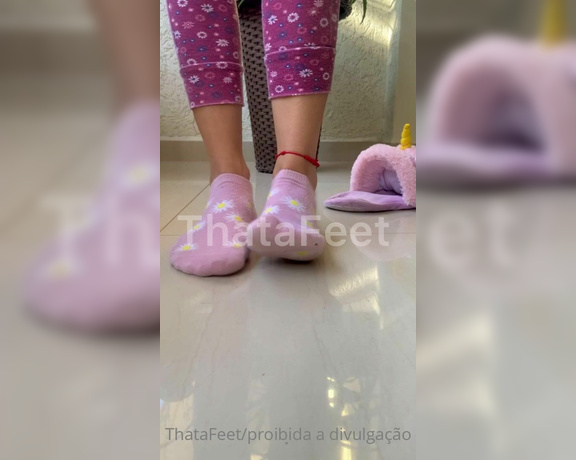 ThatAFeet aka . thatafeet Foot Fetish - 06-04-2023 OnlyFans Video - Que friozinho  quero ficar só de meia e pantufa