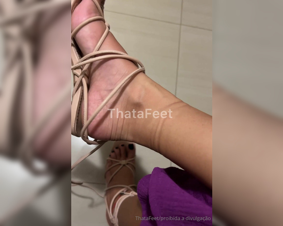 ThatAFeet aka . thatafeet Foot Fetish - 12-21-2023 OnlyFans Video - Bem marcadinhos  depois de um dia todo com essa sandalia