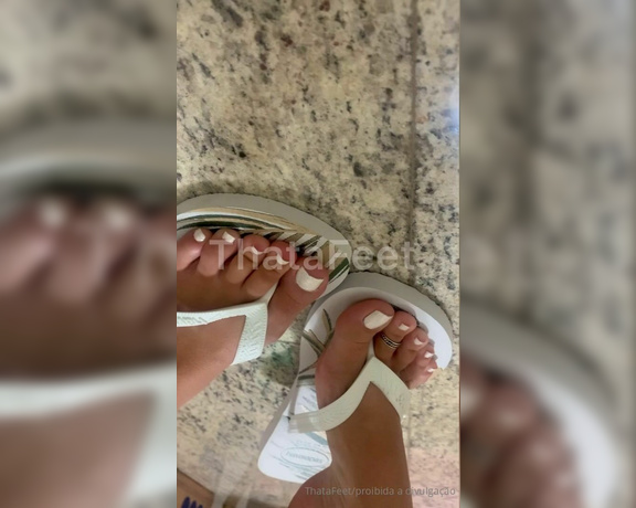 ThatAFeet aka . thatafeet Foot Fetish - 09-23-2024 OnlyFans Video - Pq esses chinelões são sempre mais confortáveis Hahaha