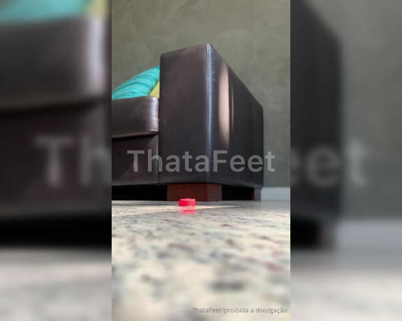 ThatAFeet aka . thatafeet Foot Fetish - 10-15-2024 OnlyFans Video - Será que ela amassa ou não amassa