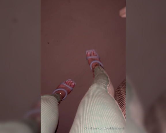 Fendi Feet aka goddessfendi Foot Fetish - 09-04-2024 OnlyFans Video - This panoramic balcony was huge and so  would you take a walk w me