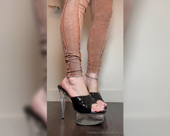 Fendi Feet aka goddessfendi Foot Fetish - 10-14-2024 OnlyFans Video - I need someone to lick my sweaty feet in these heels