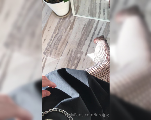 Kiro Queen aka kirojpg Femdom - 10-07-2020 OnlyFans Video - Fishnet bodystocking in sunlight