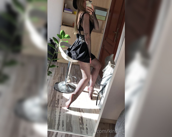 Kiro Queen aka kirojpg Femdom - 10-07-2020 OnlyFans Video - Fishnet bodystocking in sunlight