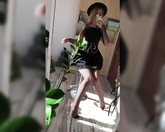 Kiro Queen aka kirojpg Femdom - 10-07-2020 OnlyFans Video - Fishnet bodystocking in sunlight