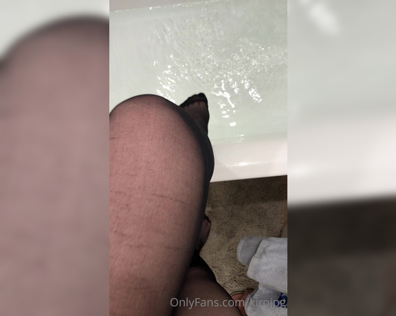 Kiro Queen aka kirojpg Femdom - 11-16-2020 OnlyFans Video - Would you take a bath with me in those black sheer tights