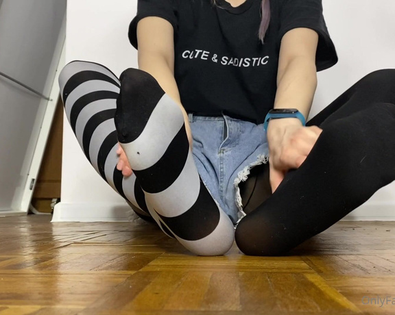 Kiro Queen aka kirojpg Femdom - 02-24-2024 OnlyFans Video - Do you want to smell my feet POV