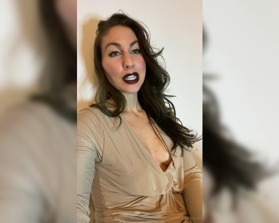 Neena De Ville aka neenadeville Femdom - 04-17-2020 OnlyFans Video - A little PSA for new any new followers