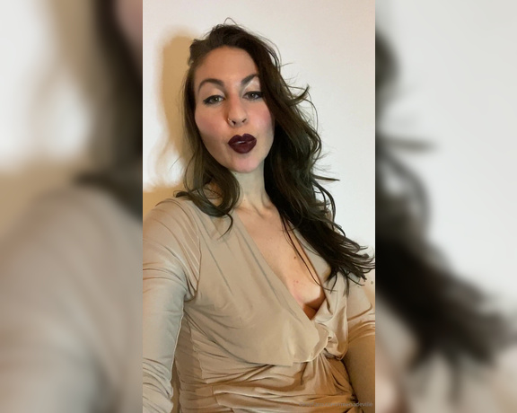 Neena De Ville aka neenadeville Femdom - 04-17-2020 OnlyFans Video - A little PSA for new any new followers