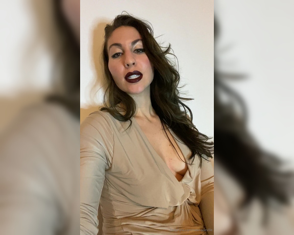 Neena De Ville aka neenadeville Femdom - 04-17-2020 OnlyFans Video - A little PSA for new any new followers