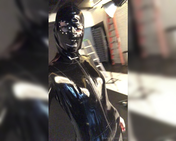 Neena De Ville aka neenadeville Femdom - 04-24-2020 OnlyFans Video - Behind the scenes from a latex shoot I did in 2018