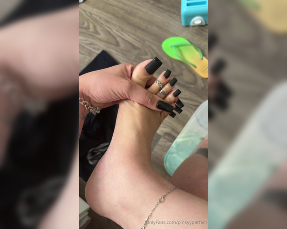 Pinky Perfect aka pinkyyperfect Foot Fetish - 05-14-2024 OnlyFans Video - You know your wack ass girlfriend could never, right