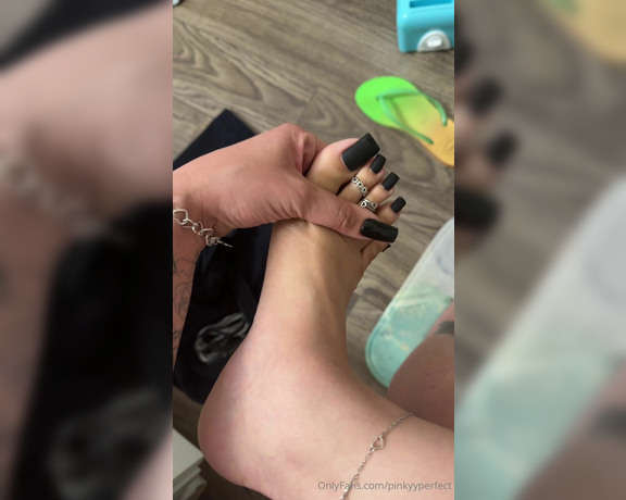 Pinky Perfect aka pinkyyperfect Foot Fetish - 05-14-2024 OnlyFans Video - You know your wack ass girlfriend could never, right