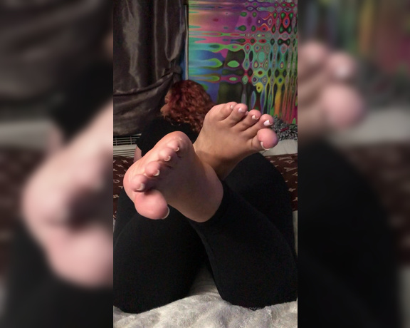 PreciousDigits aka preciousdigits Foot Fetish - 01-27-2020 OnlyFans Video - Hypnotic Soles and Toe Wiggles