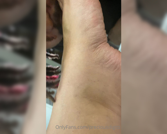 PreciousDigits aka preciousdigits Foot Fetish - 06-24-2021 OnlyFans Video - I love the way my boyfriend renegadewavy sucks my toes