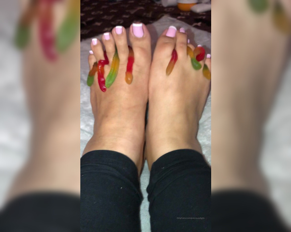 PreciousDigits aka preciousdigits Foot Fetish - 09-26-2019 OnlyFans Video - Come eat and suck these off my feet