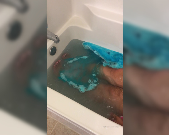 PreciousDigits aka preciousdigits Foot Fetish - 09-27-2019 OnlyFans Video - I absolutely love using these bath bombs Ill only use the Lush ones