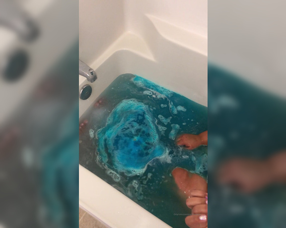 PreciousDigits aka preciousdigits Foot Fetish - 09-27-2019 OnlyFans Video - I absolutely love using these bath bombs Ill only use the Lush ones