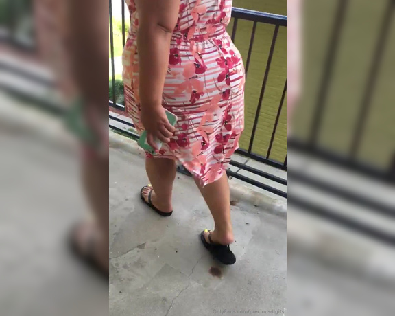 PreciousDigits aka preciousdigits Foot Fetish - 11-24-2019 OnlyFans Video - Who else loves to watch me walk away Lol