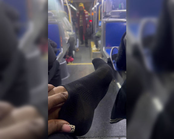 Tastethecocoa aka tastethecocoa Foot Fetish - 01-22-2024 OnlyFans Video - You see me on the bus , taking off my socks