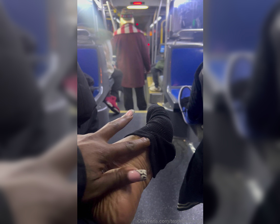 Tastethecocoa aka tastethecocoa Foot Fetish - 01-22-2024 OnlyFans Video - You see me on the bus , taking off my socks